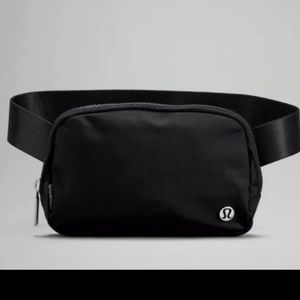 Lululemon everywhere belt bag